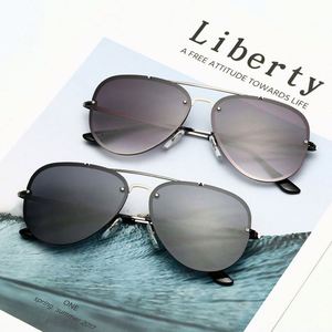 Gafas de Sol de Moda Vintage con Logotipo Personalizado, Gafas de Sol de Ojo de Gato Extra Grandes para Mujer, Gafas de Sol de Piloto de Metal con Gradiente UV400 para Hombre - Product Image 6