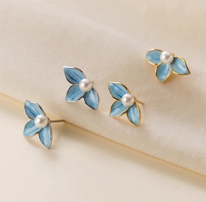 Nuovo Design <span class=keywords><strong>Orecchini</strong></span> a Perno Delicati in Argento Sterling 925 con <span class=keywords><strong>Perle</strong></span> Finte e Fiori Pendenti per Donne e Ragazze, Gioielli Carini M02375 - Product Image 1