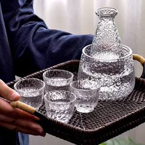 ZENS Sake Set Gläser 6.7 Unzen Sake Karaffe Flasche mit Halter und 4 Saki Cup Set für Wärmer oder kalte japanische Weinwärmer Sets