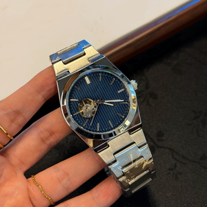Reloj Automático de Lujo para Hombre, Diseño de Corazón Abierto, Esfera Azul, Brazalete de Acero, Personalizable OEM ODM, Venta al Por Mayor - Product Image 1