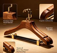 Cintre en bois personnalisé antidérapant pour chemises, manteaux, vestes et vêtements, avec logo personnalisé, pour hôtel, en hêtre, motif lotus, avec pince à costume