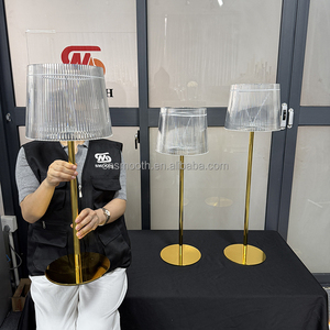 Set di 3 Pezzi Popolari SMOOTH: Paralumi, Centrotavola per Matrimoni, Portacandele Dorati per Forniture Nuziali - Product Image 2