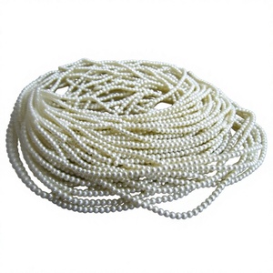 Perles blanches rondes de 4 mm vendues par brin de 26 pouces de long - Product Image 1