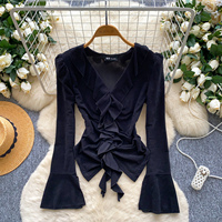 Chemise élégante pour femme à manches longues cloche, avec volants, ourlet asymétrique et coupe ajustée pour l'automne