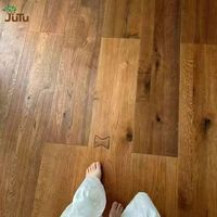 Parquet en bois massif à trois couches avec incrustation nœud papillon, motif grain de bois naturel, pour projets d'aménagement intérieur résidentiel