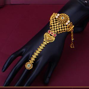 Élégante parure de mariée traditionnelle en or, style temple, avec un design complexe, idéale pour les occasions festives. - Product Image 3