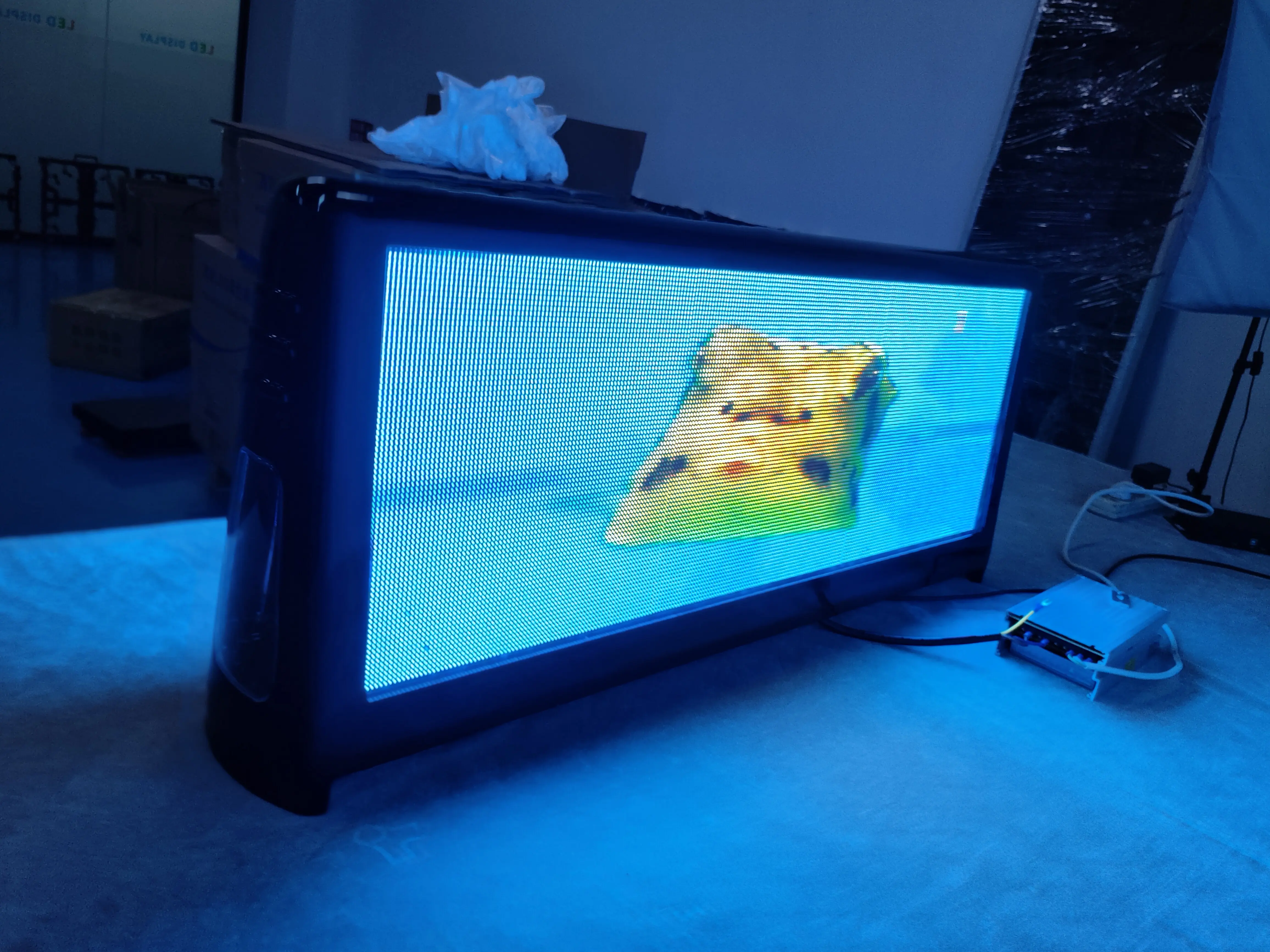 Maan-pantalla led hd para taxi, tablero de publicidad P8mm, para ventana trasera de coche con 960x320mm