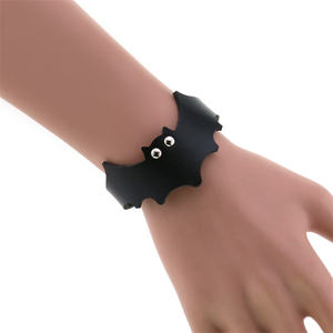 Moda unisex hecho a mano ancho cuero PU punk brazalete murciélago pulseras - Product Image 3