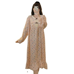 Material de crepé para <span class=keywords><strong>mujer</strong></span> Fall Fat MM ropa de dormir camisón suelto dulce estilo princesa ropa de casa de manga larga de encaje con cuello en V Maxi <span class=keywords><strong>pijama</strong></span> - Product Image 1