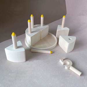 Jouets en bois créatifs et naturels pour enfants et tout-petits : gâteau de jeu d'imitation coloré pour cadeaux d'anniversaire et jeux de fête - Product Image 4