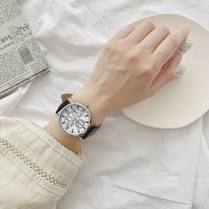 Montre à quartz analogique, boîtier en plastique de 38 mm, cadran en verre, bracelet en cuir - Product Image 4