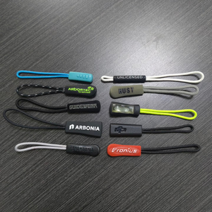 Tirador de cremallera de TPU de alta calidad, lengüeta de tracción con logotipo personalizado para bolsos de ropa de moda, chaquetas y zapatos con opciones de diseño personalizado - Product Image 2