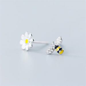 Sweet Flowers and Bees Fashion <b>Stud</b> Earrings Daisies and Bee <b>Stud</b> Earrings for Woman Girls - Product Image 2
