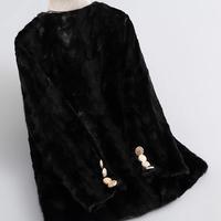 2025 Wintermode Damen Freizeitoberbekleidung 100% Nerzpelzmantel mit V-Ausschnitt Kurze Jacke Gestricktes Polyesterfutter Roh