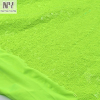 Tissu Nanyee Textile fantaisie, mini-sequins extensibles de 3 mm, sequins brillants vert herbe, tissus élastiques