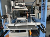 Impresora de Alta Velocidad para Limpieza de Cubos Industriales y Contenedores de Resina con Sistema de Pretratamiento por Llama