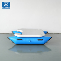Radeau gonflable bleu et blanc en PVC Ripstop étanche sur mesure pour l'interaction aquatique en plein air