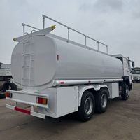 Camions Howo 6x4 à conduite stable, camion-citerne à 6 roues motrices, véhicule de transport longue distance essence/diesel en Afrique à vendre