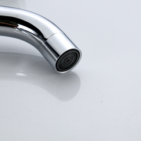 Robinet de lavabo de salle de bains d'hôtel à levier simple en composite plastique-acier raffiné moderne de qualité supérieure