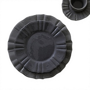 Service de table moderne et élégant en métal gris, assiettes rondes à dîner et assiettes à salade pour la maison et la cuisine, plateau de service - Product Image 1