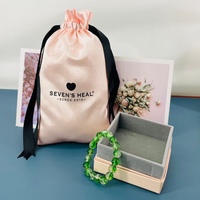 Pochette cadeau en satin avec cordon de serrage, logo personnalisé, sac cosmétique en soie rose avec ruban noir pour l'emballage de parfums, bijoux et produits de beauté