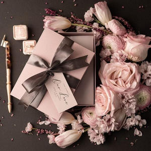 Scatola di lusso in cartone di lusso in carta rigida per inviti di nozze con seta satinata - Product Image 3