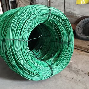 Fio Plano Galvanizado a Quente com Revestimento de PVC de Alta Qualidade, Cores Personalizadas, 2.0/3.0mm, 50kgs/rolo, para Dobragem e Corte de Telas de Cercas - Product Image 4