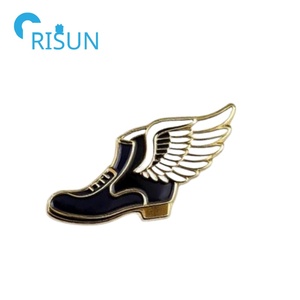 Piste épinglette lettre veste Cross Country Chenille ailé chaussures épingles personnalisé course coureur ailé pied ailé émail épinglette - Product Image 3