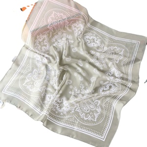 ผ้าพันคอโพกผมคุณภาพสูง 100D โพลีเอสเตอร์คอตตอนซาติน พิมพ์ลายดิจิตอลด้วยเทคนิคซับลิเมชั่น สำหรับพันผม - Product Image 5