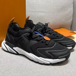 รองเท้ากีฬาตาข่ายที่ใส่สบายและน้ำหนักเบา รองเท้าวิ่งผู้ชายดีไซน์ทันสมัย ช่วยลดแรงกระแทก - Product Image 3