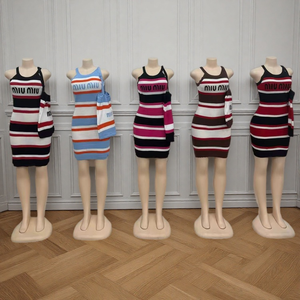 Nuova borsa a tracolla estiva da donna con cuciture colorate abbinate a righe senza maniche - Product Image 1