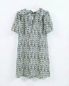 Vestido a Rayas Verde y Blanco de Inspiración Bohemia con Cierre de Lazo, Vestido Ligero de Algodón para Mujer, Corte Holgado - Product Image 6