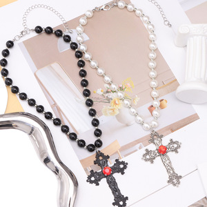 Collar con colgante de cruz, gargantilla gótica con cuentas negras y piedra roja para uso diario - Product Image 4