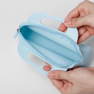 Bolsa de cosméticos de <span class=keywords><strong>playa</strong></span> de goma de silicona portátil, bolsa de maquillaje impermeable de diseño Simple de Color sólido, bolsa de lavado de artículos de tocador - Product Image 4