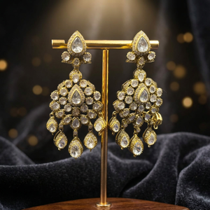 Boucles d'oreilles pendantes de luxe faites à la main en argent sterling 925 et moissanite, finition or antique, pour mariée, vente en gros - Product Image 4