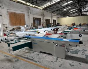 <span class=keywords><strong>Scie</strong></span> à table coulissante pour le travail du bois pour la découpe <span class=keywords><strong>de</strong></span> précision des portes <span class=keywords><strong>de</strong></span> placard - Product Image 1