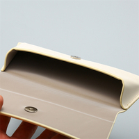 Étui à lunettes rectangulaire en cuir PU de haute qualité avec logo personnalisé, boîte cadeau en papier imprimée, protection rigide et chiffon de nettoyage