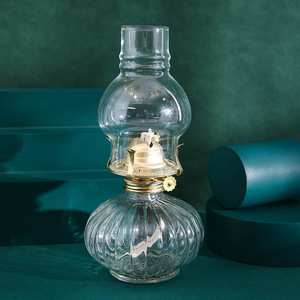 Lampe à pétrole D888 de <span class=keywords><strong>style</strong></span> verre, grande et de <span class=keywords><strong>style</strong></span> <span class=keywords><strong>ancien</strong></span>, une décoration rétro pour salon, idéale pour les gîtes et hôtels, et pour le camping. - Product Image 1