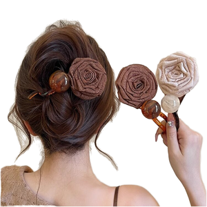 Vente en gros Accessoire de cheveux à griffes pour femmes avec ruban séché <span class=keywords><strong>Fleur</strong></span> de rose Design Tissu <span class=keywords><strong>Chignon</strong></span> Twist Clip Plastique Dos Artistique <span class=keywords><strong>Pince</strong></span> à cheveux - Product Image 1