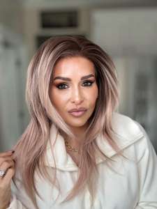 Peluca de encaje sintético de alta gama resistente al calor, color albaricoque, con encaje transparente 13x4 HD, cabello sintético pre-arrancado, con raya libre y capas. - Product Image 6