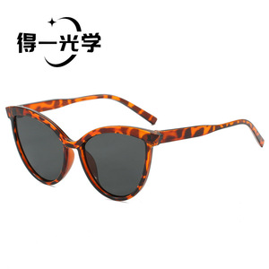 แว่นกันแดดทรงแคทอายสีดำ UV400 สำหรับผู้หญิง ป้องกันแสงแดดอย่างมีสไตล์ - Product Image 5