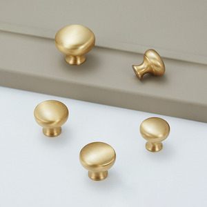 Puxadores de Latão em Formato de Cogumelo com Furo Único, Puxadores de Luxo Estilo Francês em Ouro Polido Escovado para Armários, Gavetas e Portas - Product Image 1