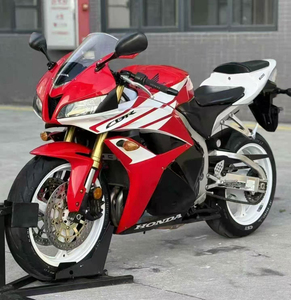 Motocicleta Usada CBR600 con Chasis de Aluminio, Motor de 4 Cilindros de Gran Potencia con Sonido Fuerte, Sistema de Escape Modificado - Product Image 5