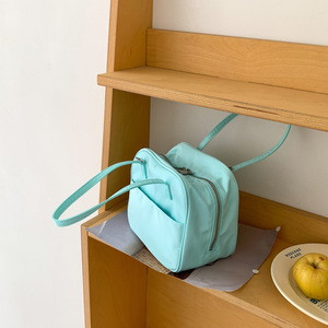 Sac fourre-tout en nylon personnalisé avec logo et couleur, fermeture éclair, sac à main quotidien, sac à bandoulière, forme classique, sac bandoulière, faible MOQ - Product Image 3