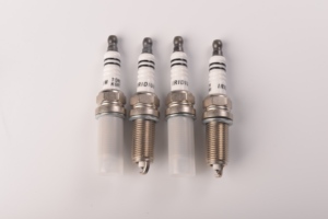 Bougie d'allumage de pièces de moteur automobile KH5RTP pour l'entretien du marché secondaire - Product Image 2