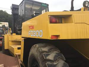 Chariot élévateur d'occasion TCM FD300 pour travaux de terrassement - Offre Spéciale - Product Image 3