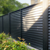 Panneaux de clôture d'intimité en aluminium gris, motifs décoratifs découpés au laser, clôture de jardin offrant une intimité totale avec des poteaux robustes