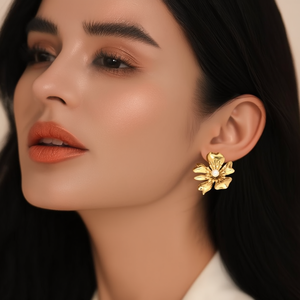 Pendientes de Moda con Diseño de Flor en Acero Inoxidable 316L Chapado en Oro con Centro de Perla para Mujer - Product Image 3