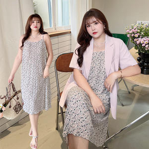 Robe d'été ample à imprimé floral Runqi N8662, blanche avec fleurs, sans bretelles, taille basse, grande taille pour femmes - Product Image 4