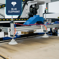 Máquina de anidación atc cnc, línea de producción de muebles, enrutador de trabajo de madera cnc con etiquetado de descarga de carga